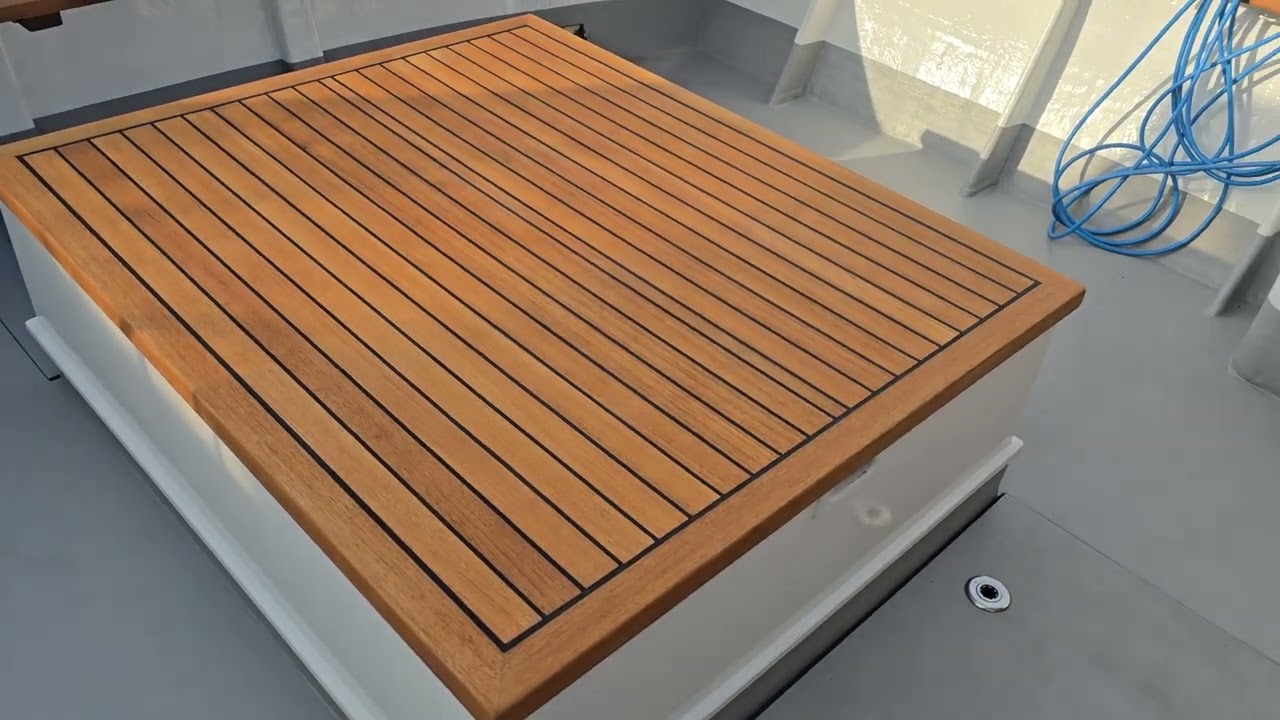 Aquabell 27 with extended wheelhouse