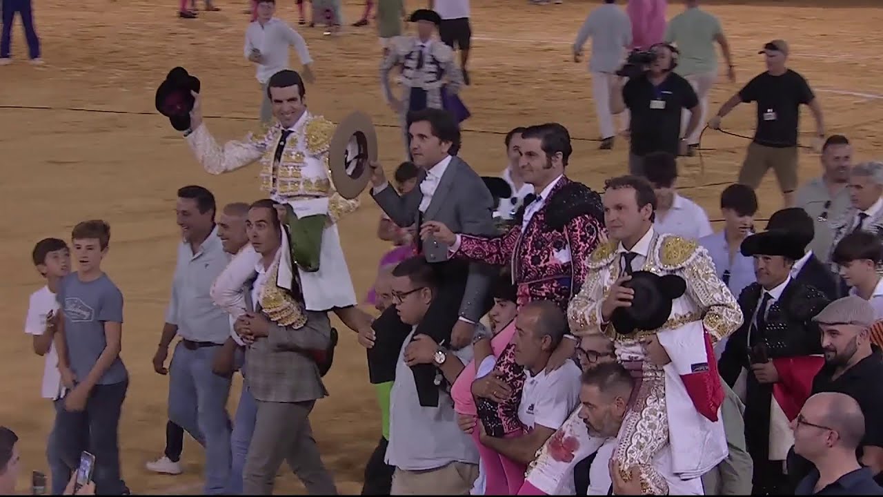 CORRIDA de TOROS desde Don Benito (Badajoz).  Día de Extremadura, lunes 8 de Septiembre de 2025