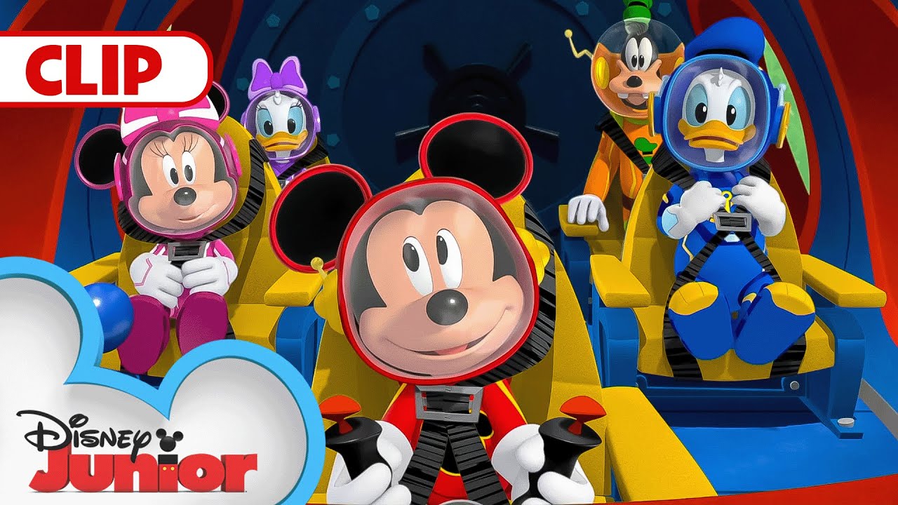 Goofy's Hot Dogs! 🌭 | Mickey Mouse Funhouse | @disneyjr