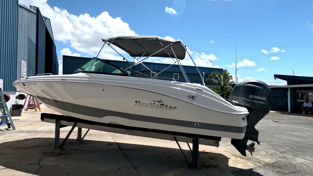 Low Hour 2021 NauticStar 223 for Sale
