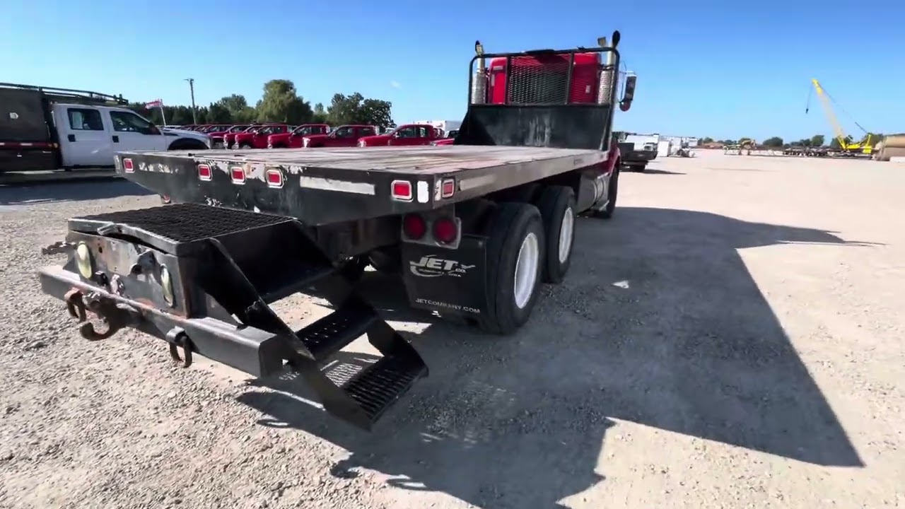 2006 Kenworth T800B w/18” flatbed (1527)