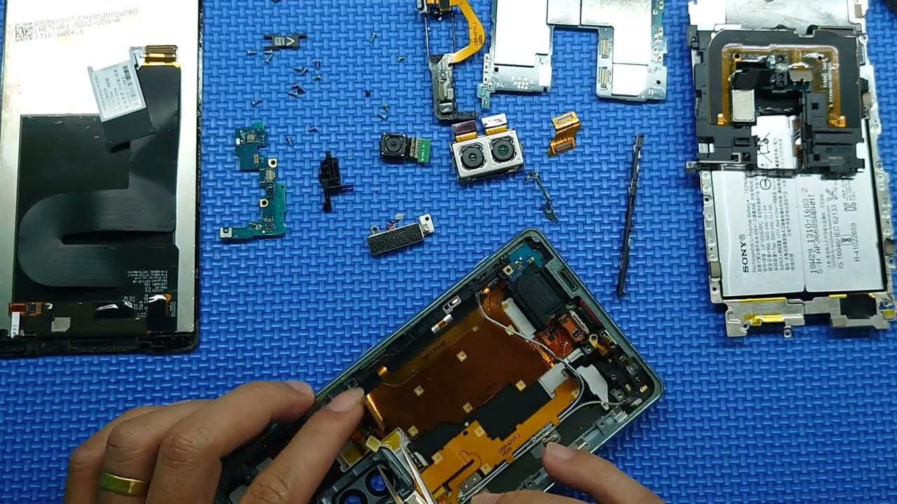 Bongkar Sony Xperia XZ2 Premium / SOV38 - H8166 - H8116