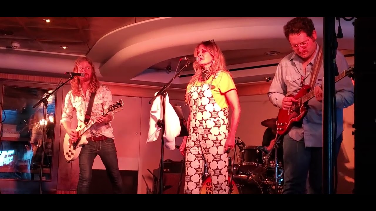 Elizabeth Cook w/ Andrew Leahey 