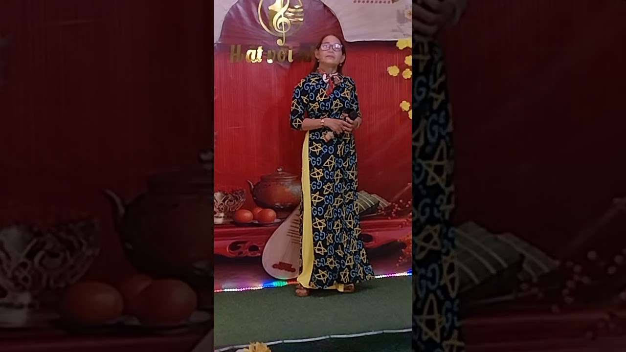 Bài hát tình yêu trả lại trămg sao chị Bích Liên trình bài
