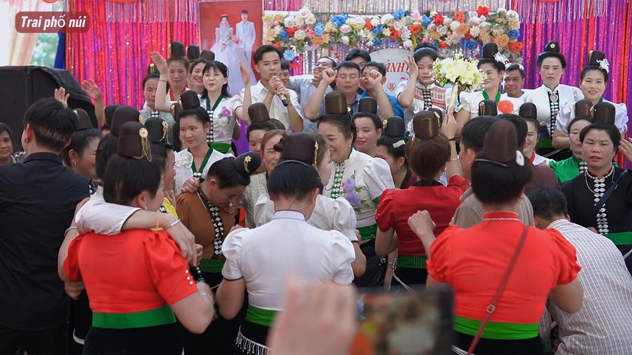 Cô dâu chú rể nhảy rất nhiệt tình , các êm pả Nậm Hoi nhảy đẹp mết cớ - Trai phố núi.