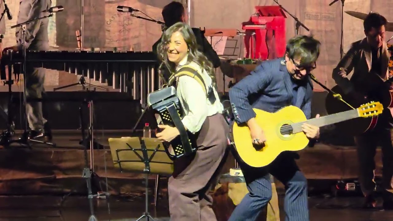 Los Bunkers - Una nube cuelga sobre mi - Teatro Biobío, Concepción (11/07/2025)