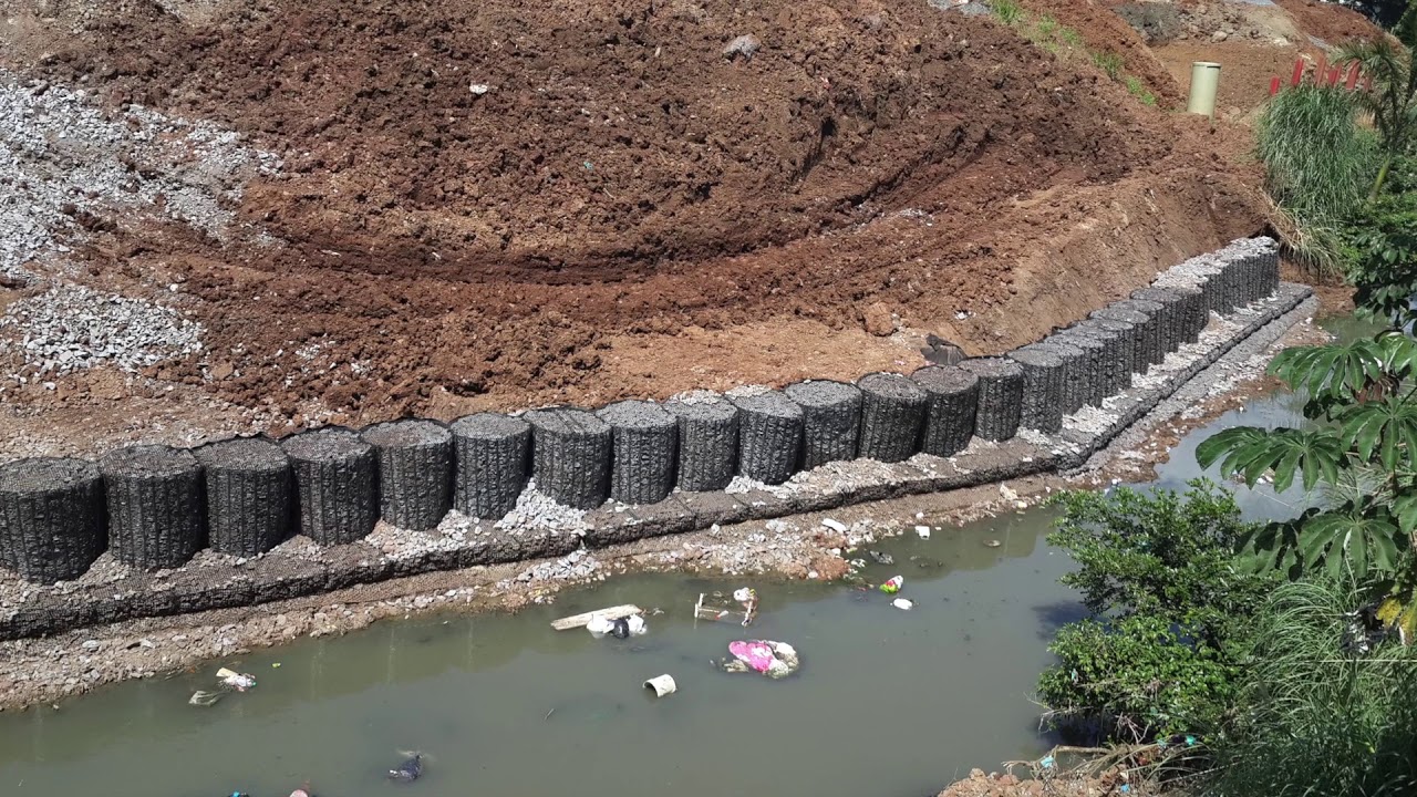ENVTECH, S.A. - Protección y estabilización de taludes del Río Curundú