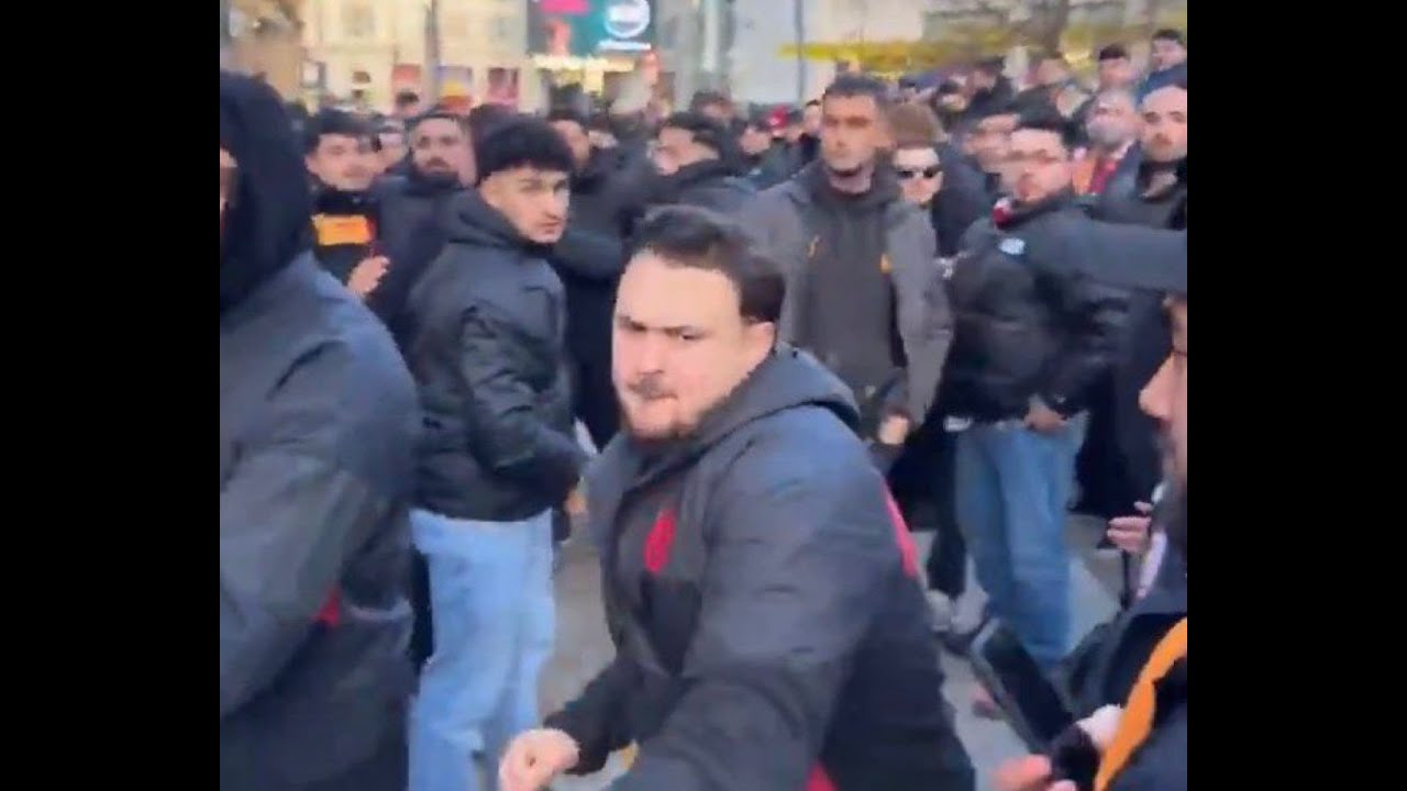 Manchester'da &ccedil;ekim yapan foto muhabiri fotottarena Uğur Şenpire'ye saldırı