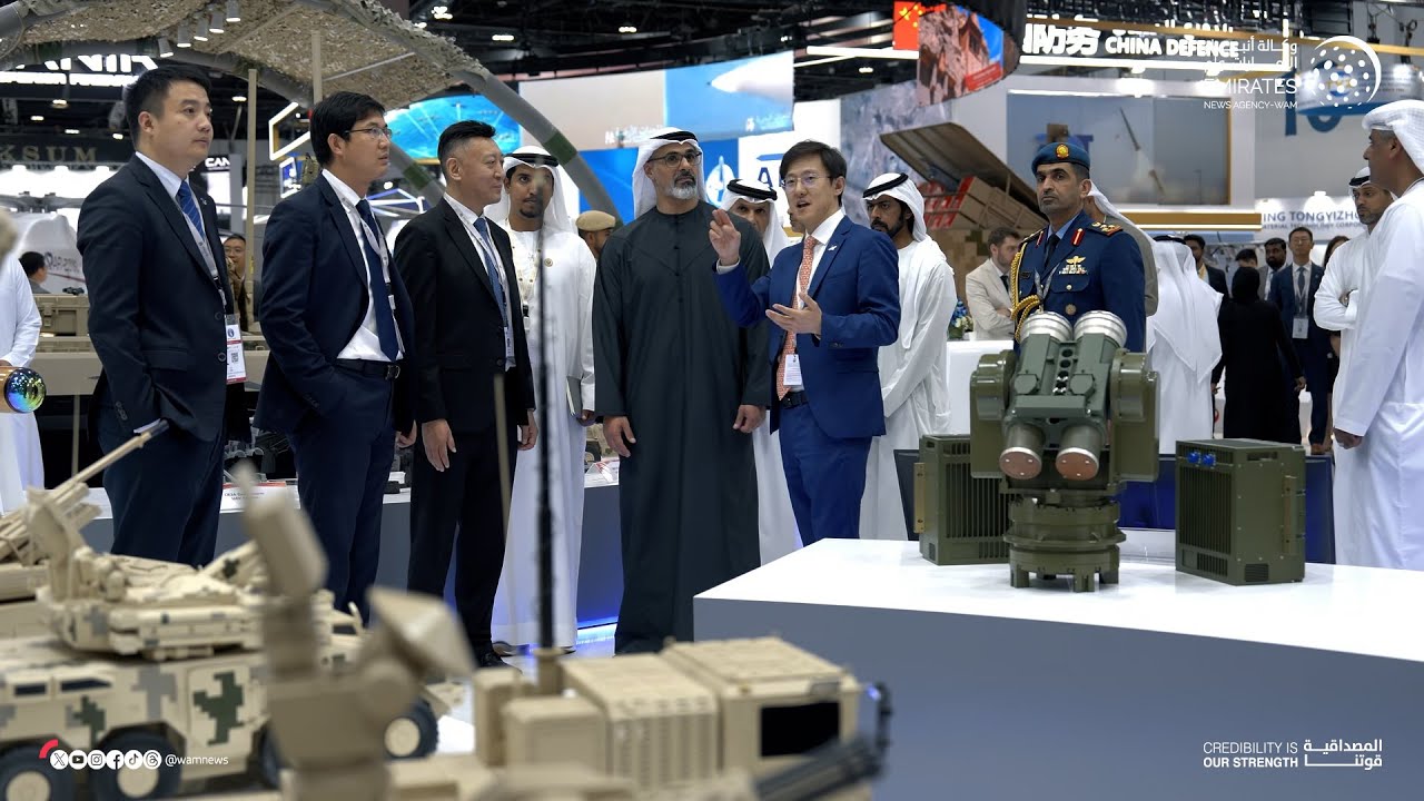 خالد بن محمد بن زايد يزور فعاليات معرض 