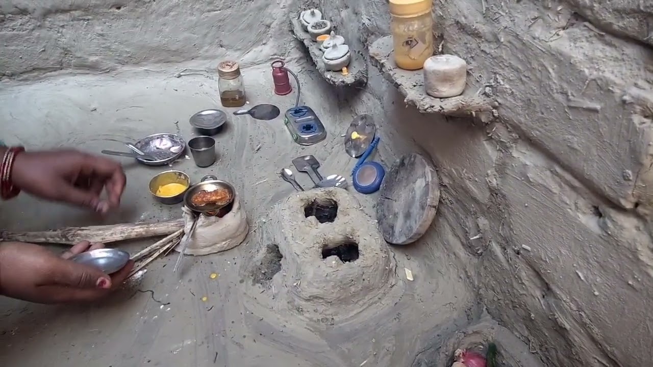 देखिए दोस्तों क्या बना रहे हैं मिनी कुकिंग में,