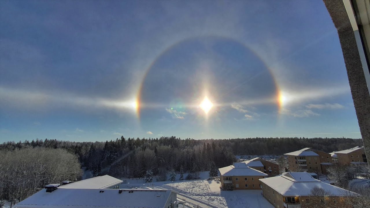 Sun Halo 22&deg; + Sun dogs + Parphelic circle (rare optical phenomenon) in Stockholm