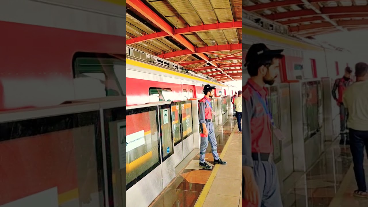 Pakistan metro train Lahore