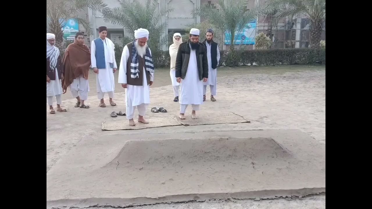 Hazrat G Peer Sahab ( R.A) Ki Qaber Per Hazri 