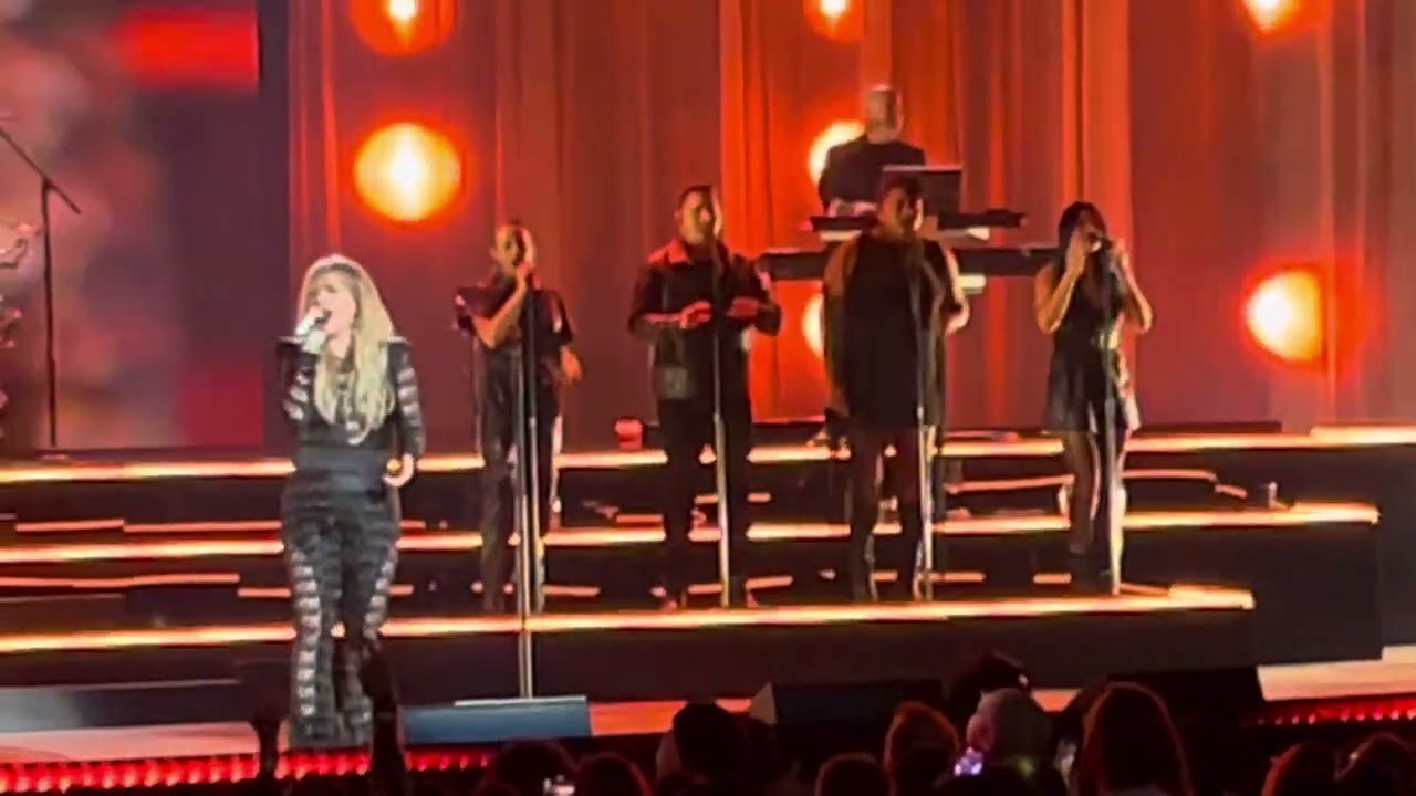 Kelly Clarkson’s Powerful 'Already Gone’ Live | Chemistry Residency in Vegas