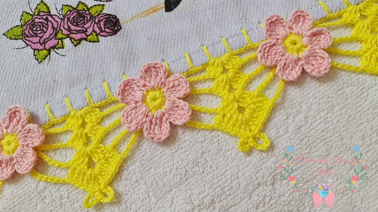 bico/barrado de croche no pano de prato #407 com flores margarida