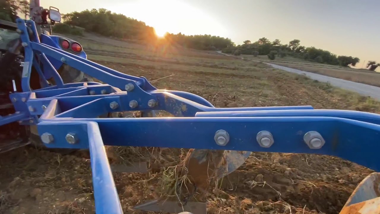 2020 buğday yeri hazırlığı!!! Ünlü pullukla tek geçişte ekime hazır//New Holland TT4.75