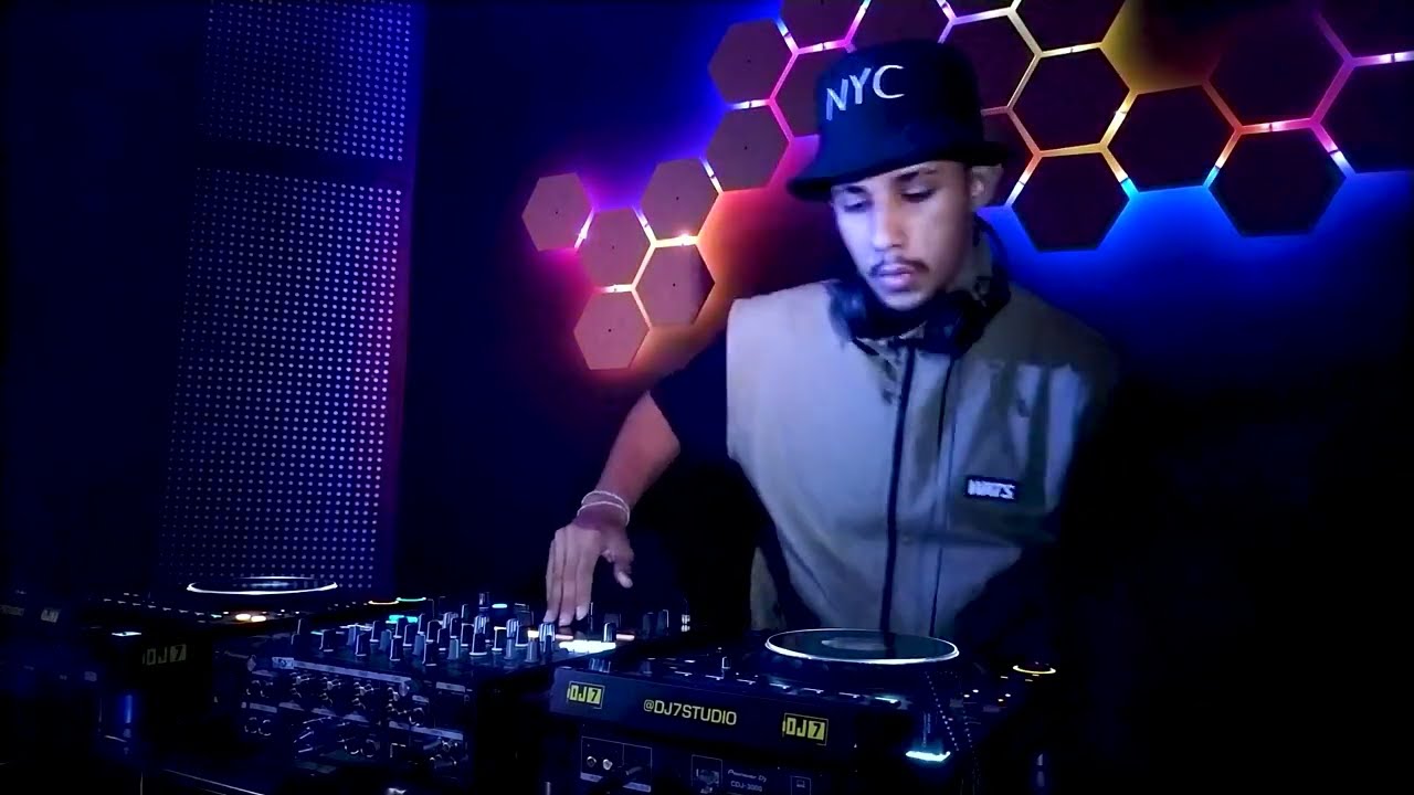 LIGHTTS @ DJ7 STUDIO
