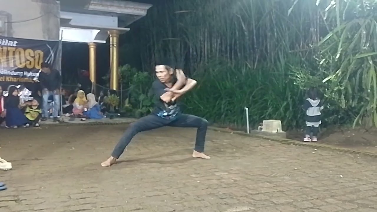 Seni kembangan pencaksilat Jawa Timur Bpk Asmin sbr banteng, Segaran Gedangan Malang