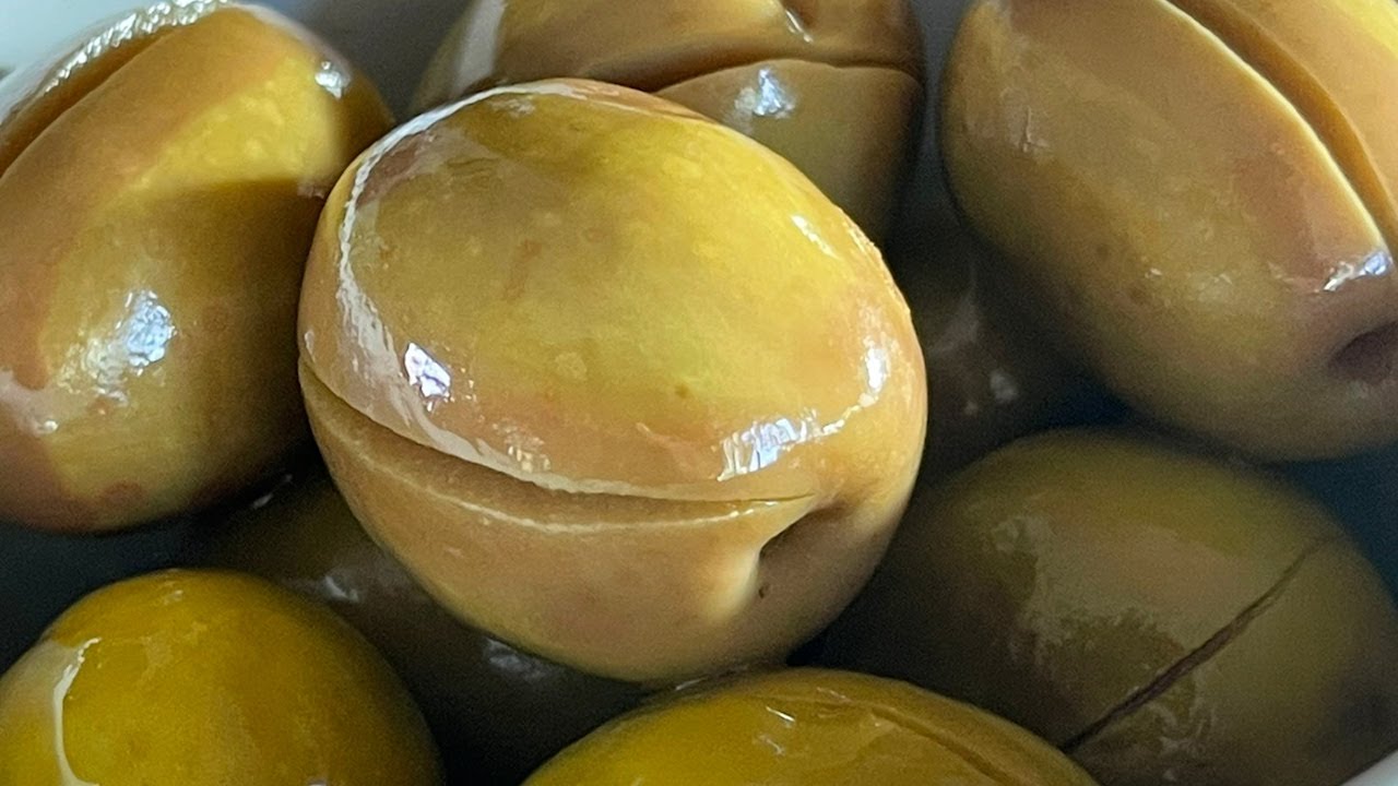 זיתים ירוקים שבורים כבושים במלח