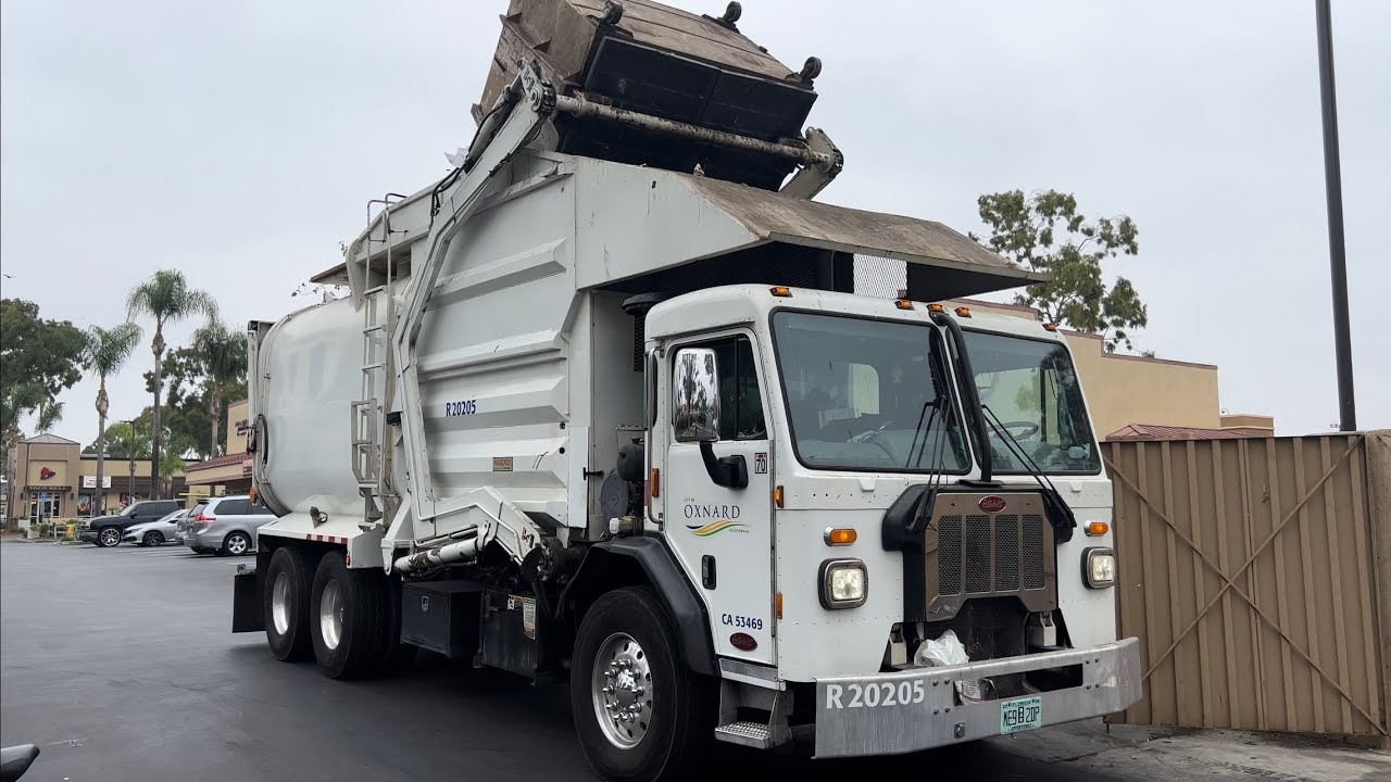 Oxnard Environmental Services: Peterbilt 520 Amrep Hardox FL R20205