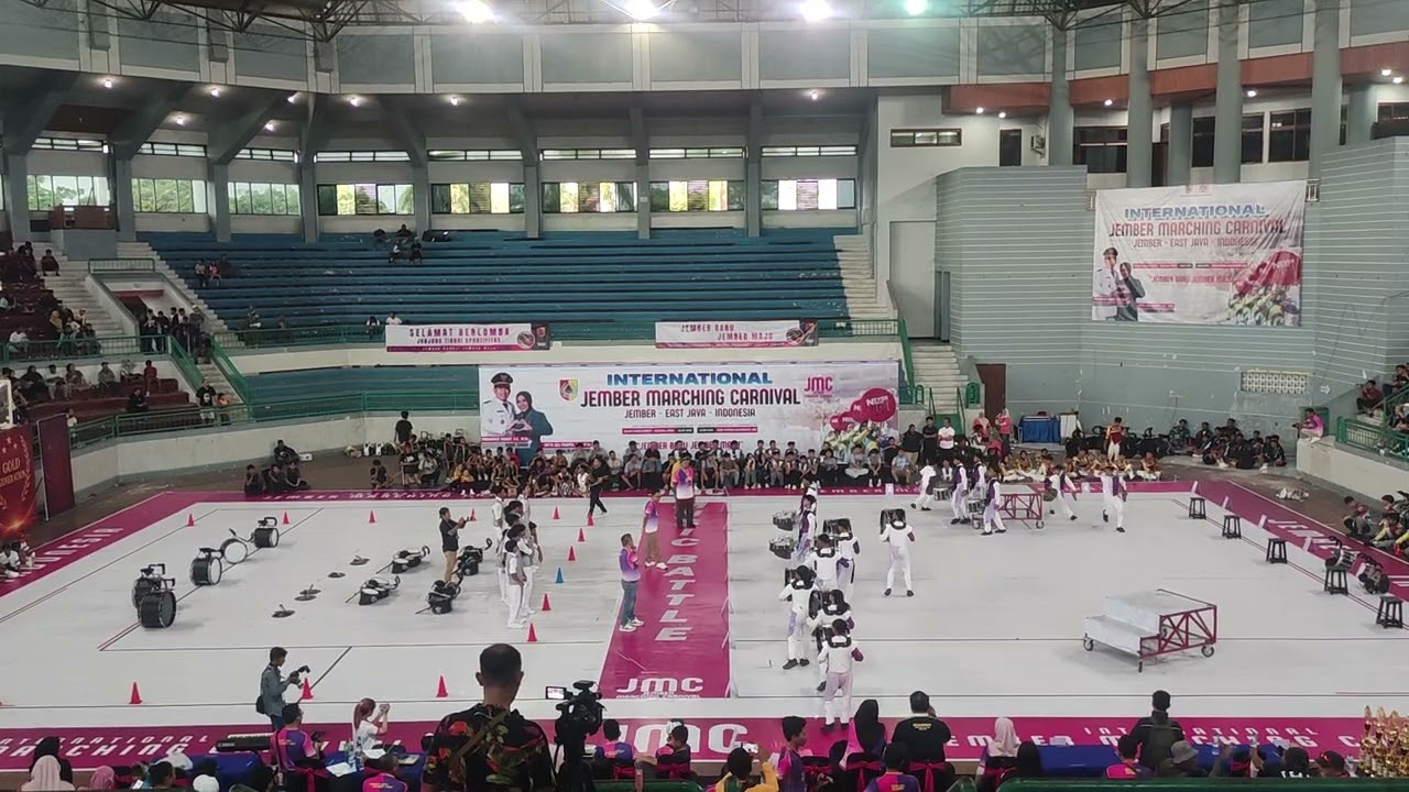 SPALAS MELODIA DRUM CORPS (WIN) VS BAHANA ARPEGA DRUMLINE - INTERNATIONAL JEMBER MARCHING CARNIVAL