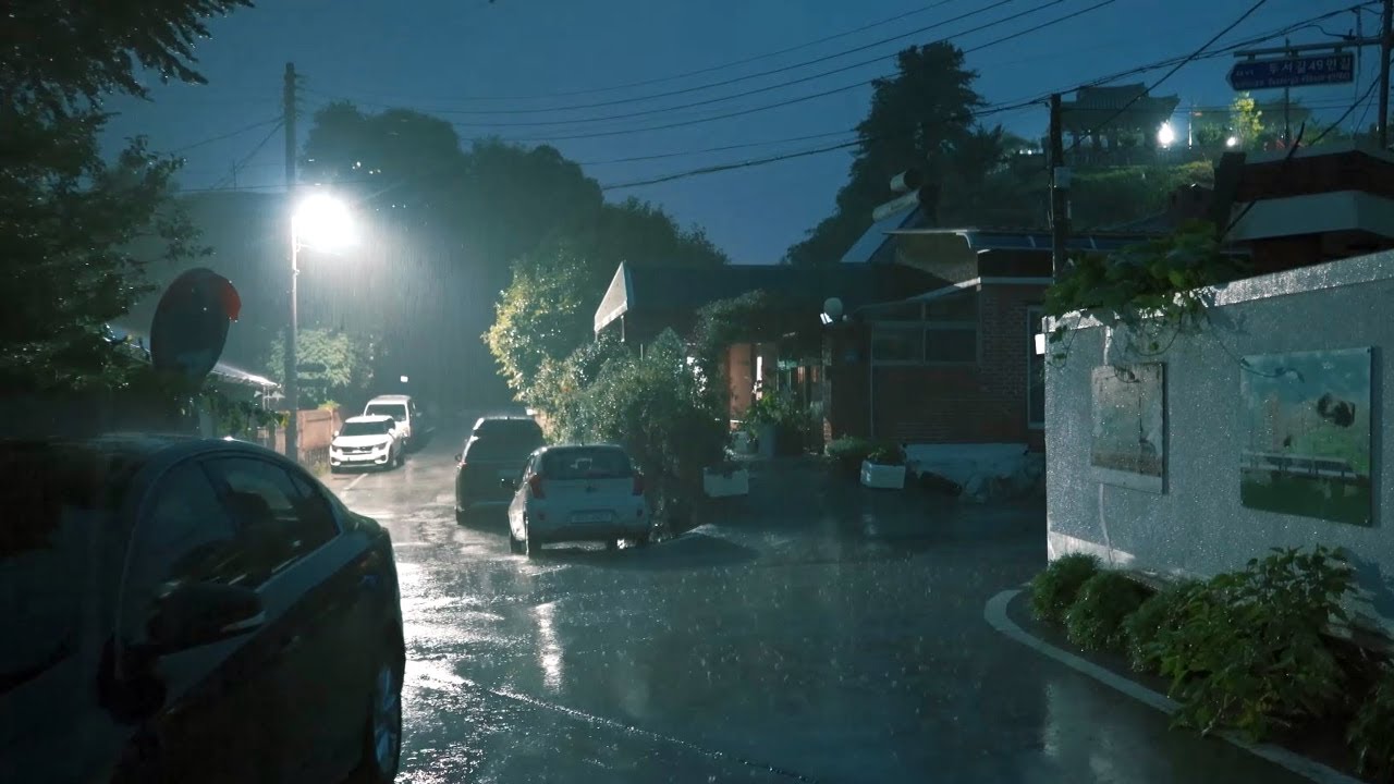 [Rain Walk] 동트는 새벽녘, 조용한 전원마을을 적시는 새벽 빗소리 들으며 늦잠을 자볼까. 경북 영주시 관사골