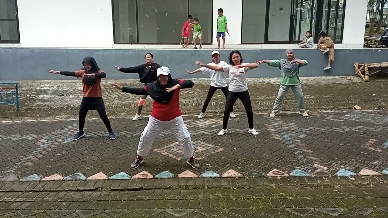 DJ BANTENGAN PARANGTRITIS || SENAM KREASI || DAWIS KR17 || RT 03 RW 16 || BTU MALANG