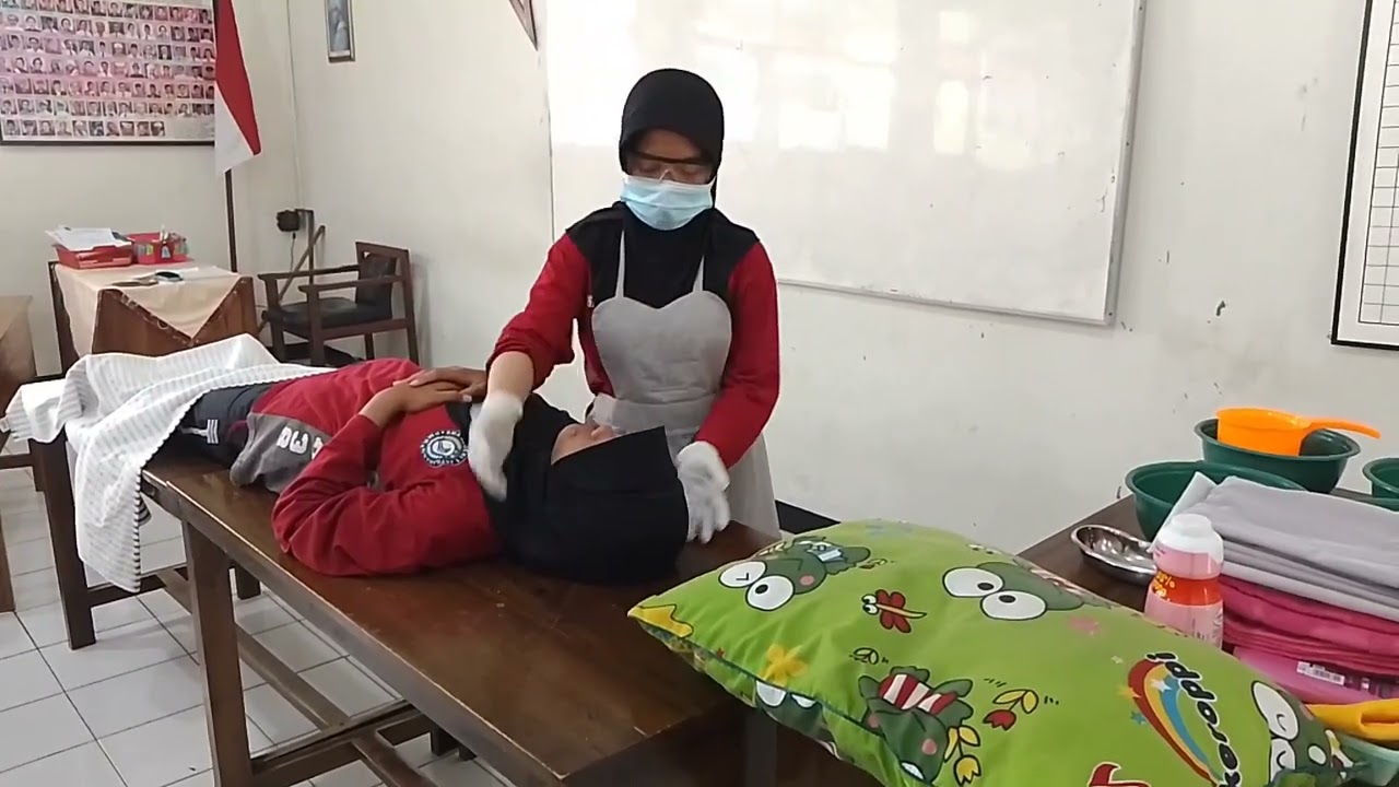 PRAKTEK PK KASUS MENCUCI RAMBUT || PMR COBRA SMA NEGERI I JATILAWANG