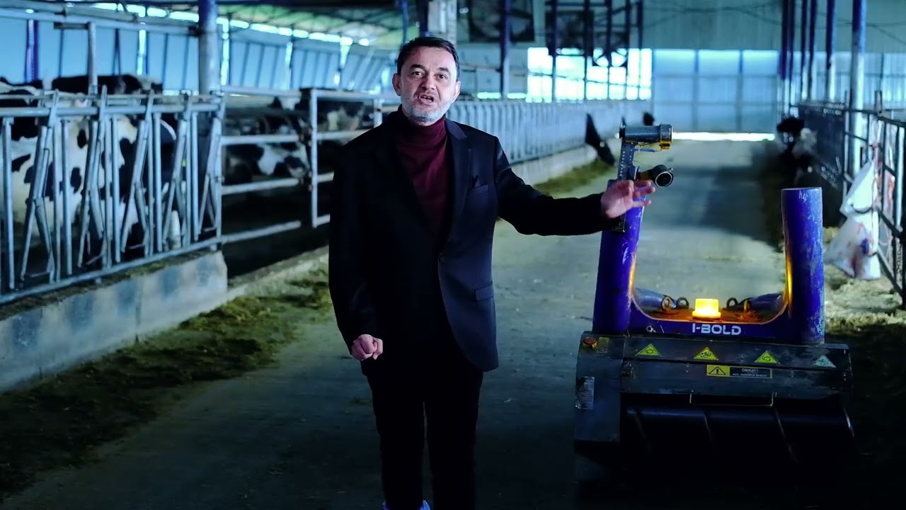 I-BOLD | Achieve Efficiency with the Smart Feed Pushing Robot! 🚜✨