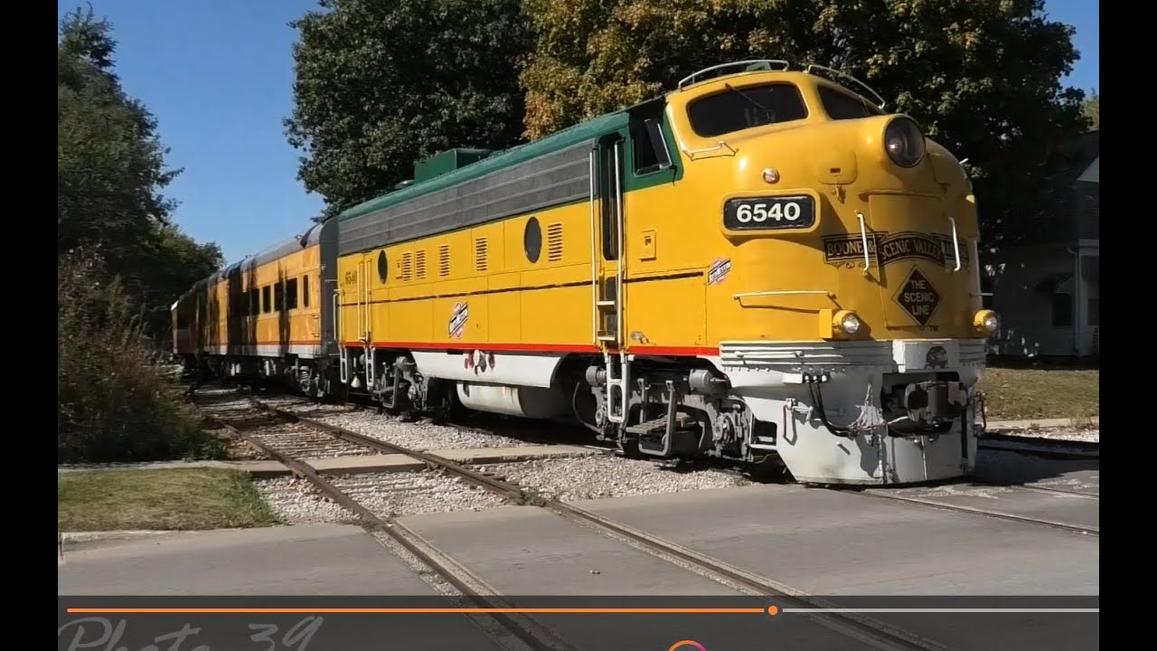Boone and Scenic Valley Railroad Lunch Train - Dinner Train in Iowa - Classic EMD F9 Locomotive