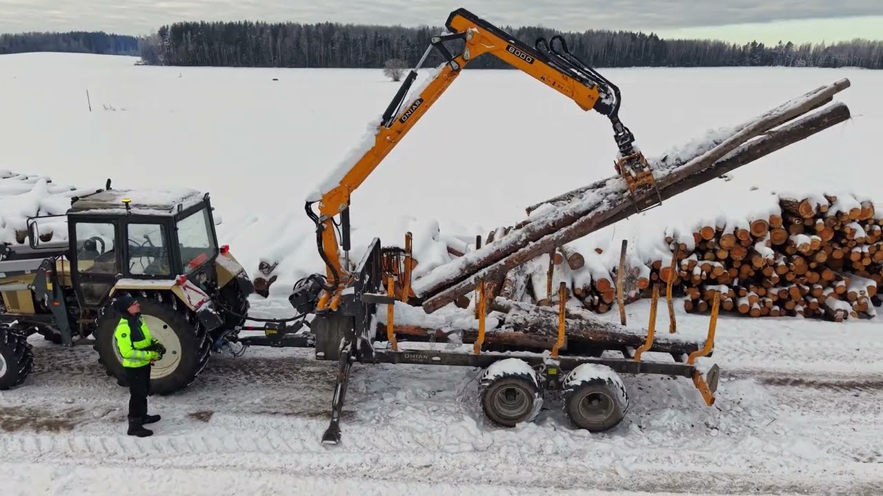 Customer testing Oniar crane with radio remote control