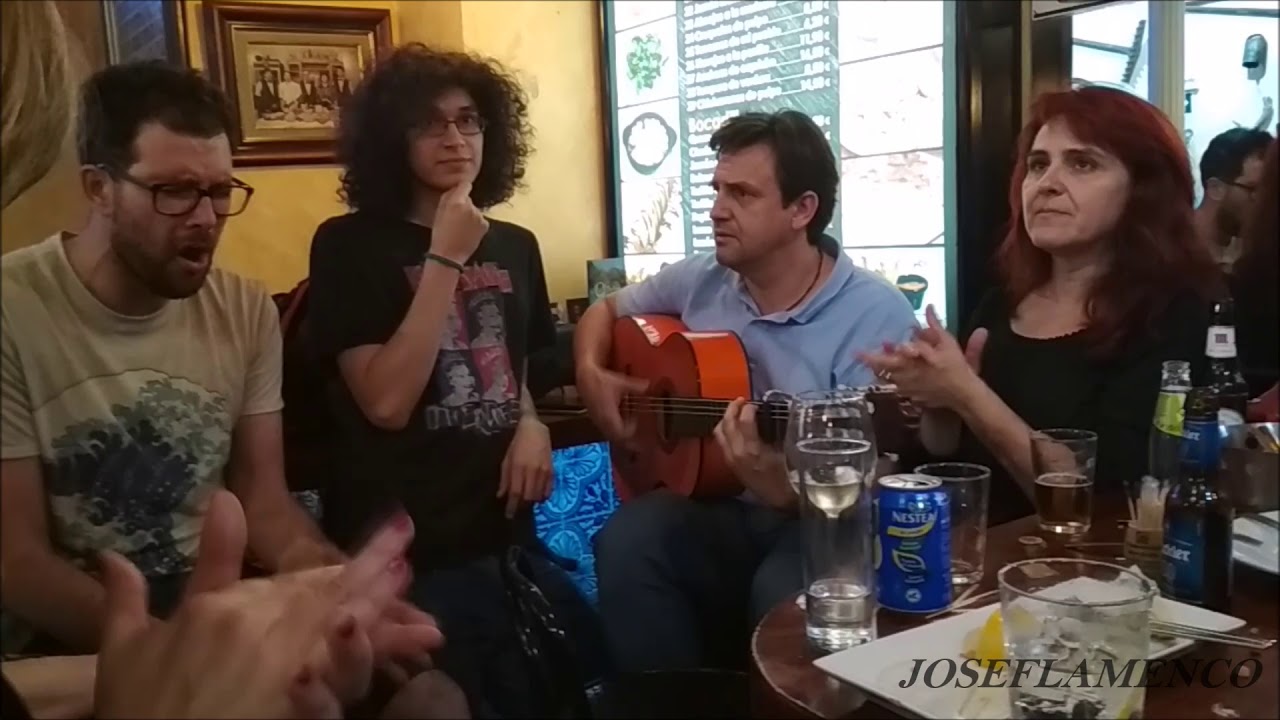 1. Tertulia flamenca en el Restaurante O'Pulpo de Madrid. Al cante los alumnos de Paco del Pozo.
