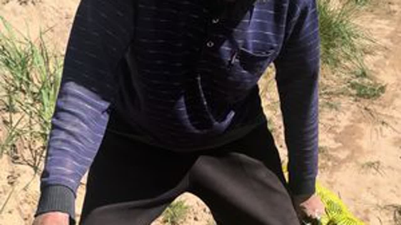 爷爷一天为这个家真的是忙的焦头烂额，连吃饭的时候都不知道