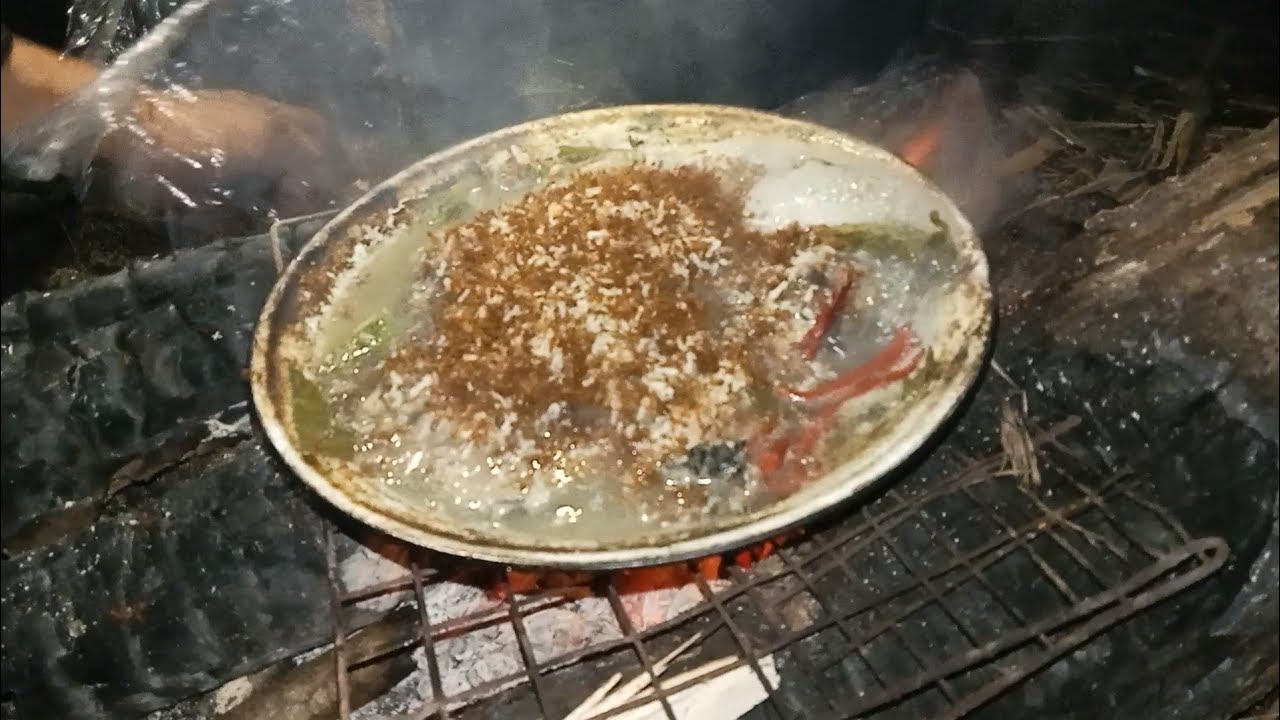 ต้มหัวปลาใส่ไข่มดแดง แนวกินกับข้าวแลงคนนอนนา