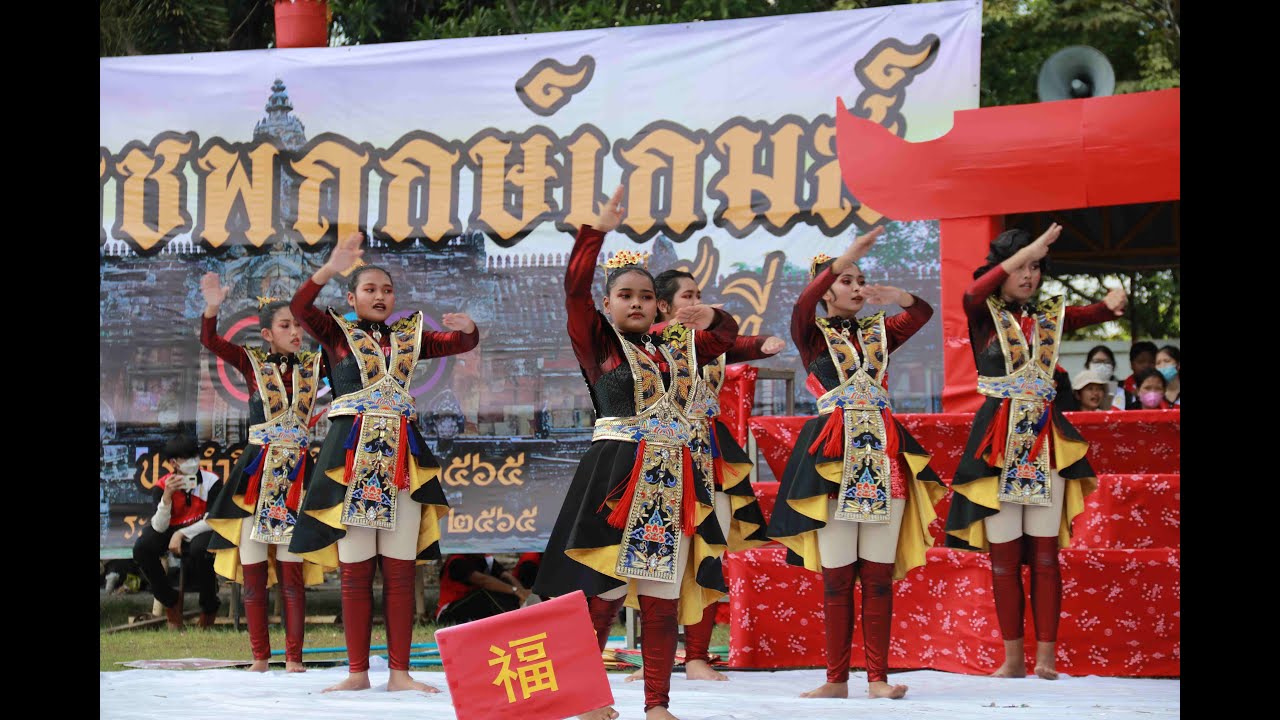 ผู้นำเชียร์คณะยูงทอง ราชพฤกษ์เกมส์ ครั้งที่ 11 โรงเรียนมัธยมวัดหนองจอก