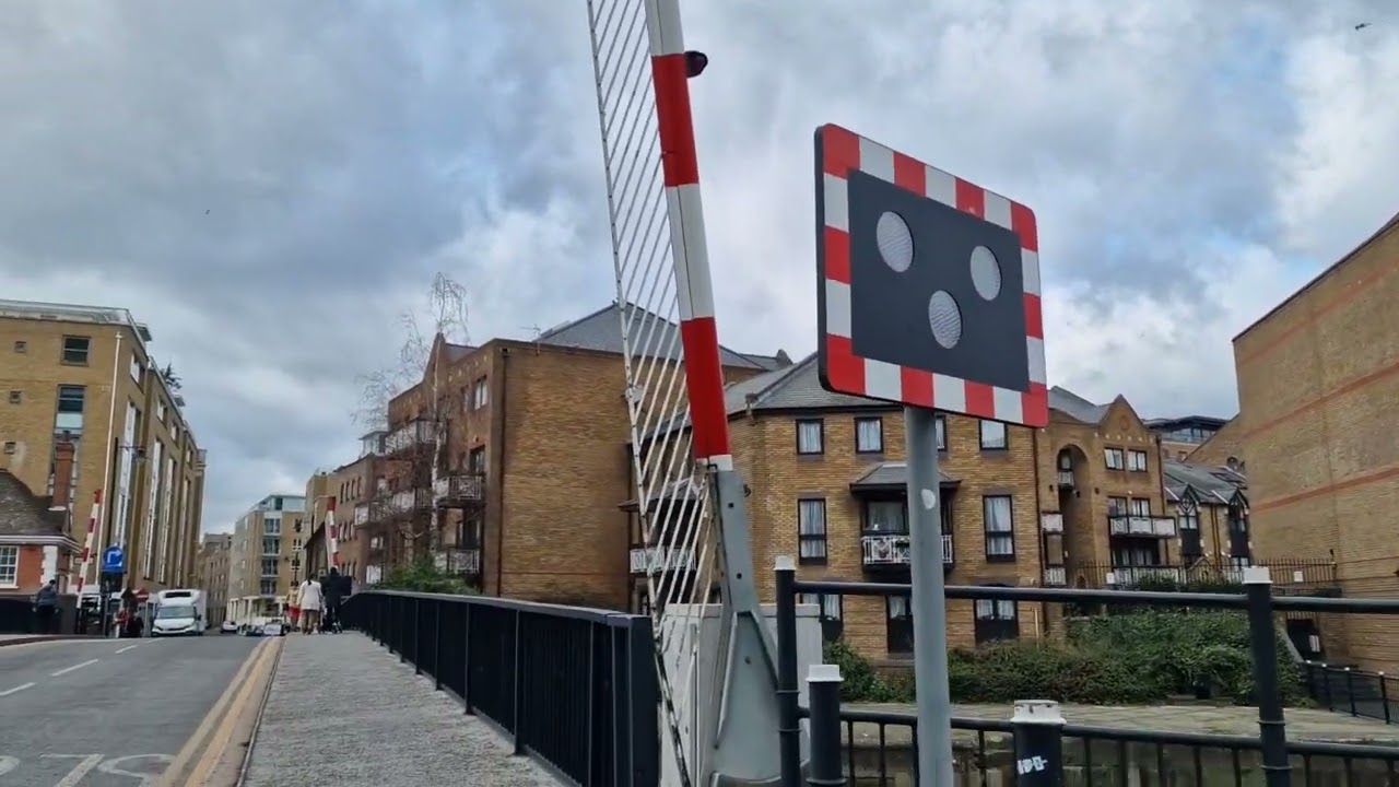 Narrow Street, Limehouse London E14 = to Ratcliffe Cross Stairs. An historical on-foot tour.