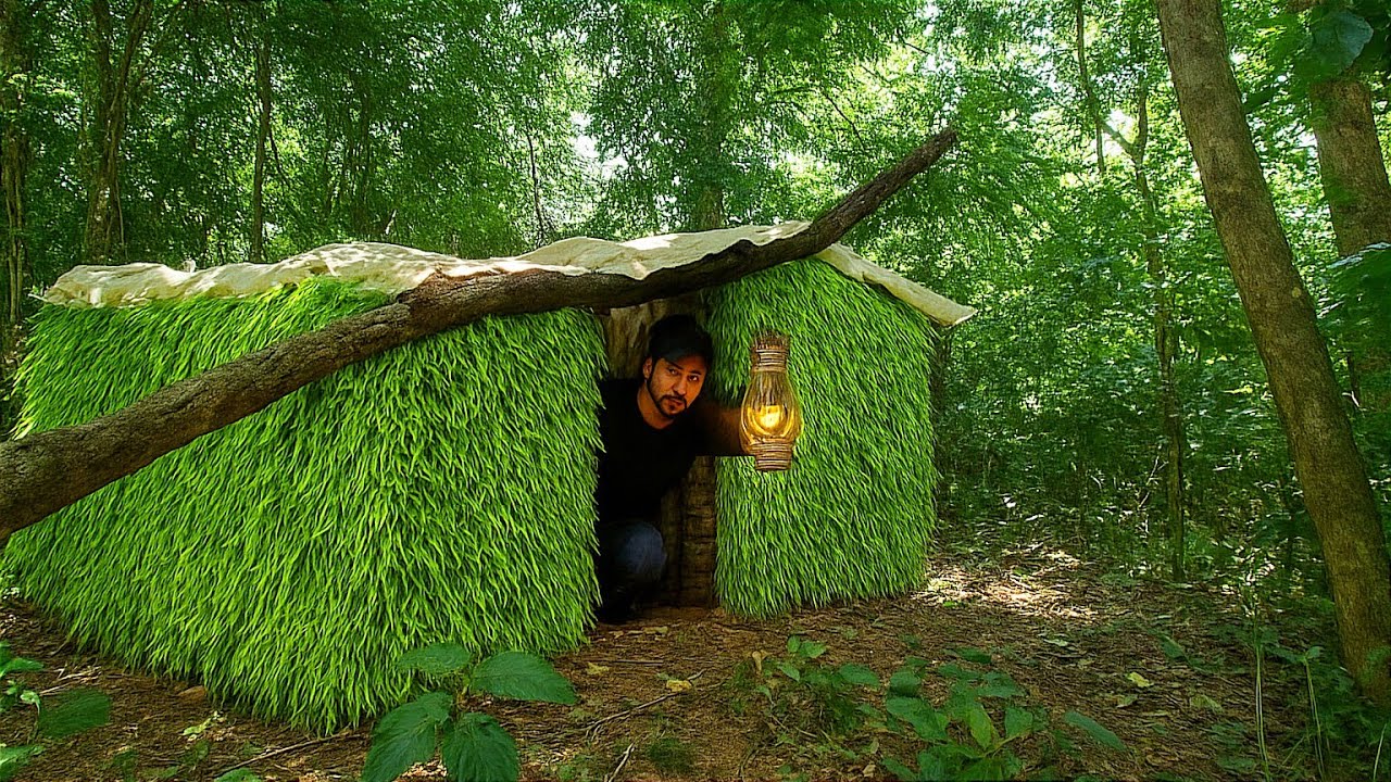 I Built a Survival Shelter Under a Fallen Tree|Bushcraft Camping|Off Grid Living in the Wilderness 
