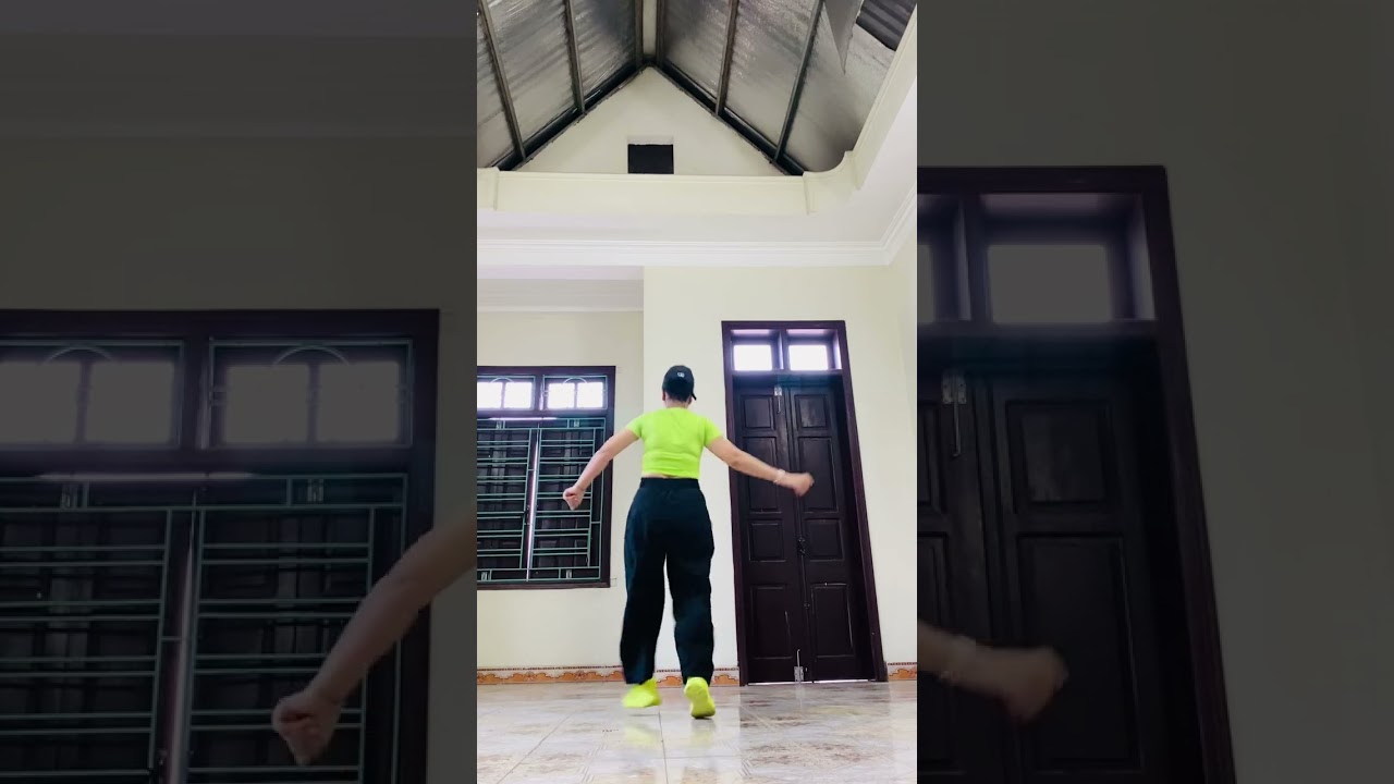 Tình yêu không thể nắm giữ -nhảy cùng hướng 