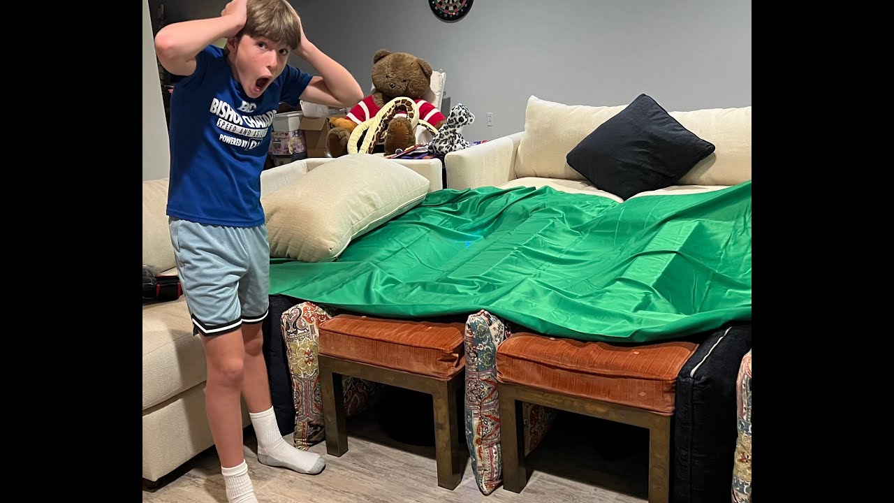 I built the coolest FORT ever!!!