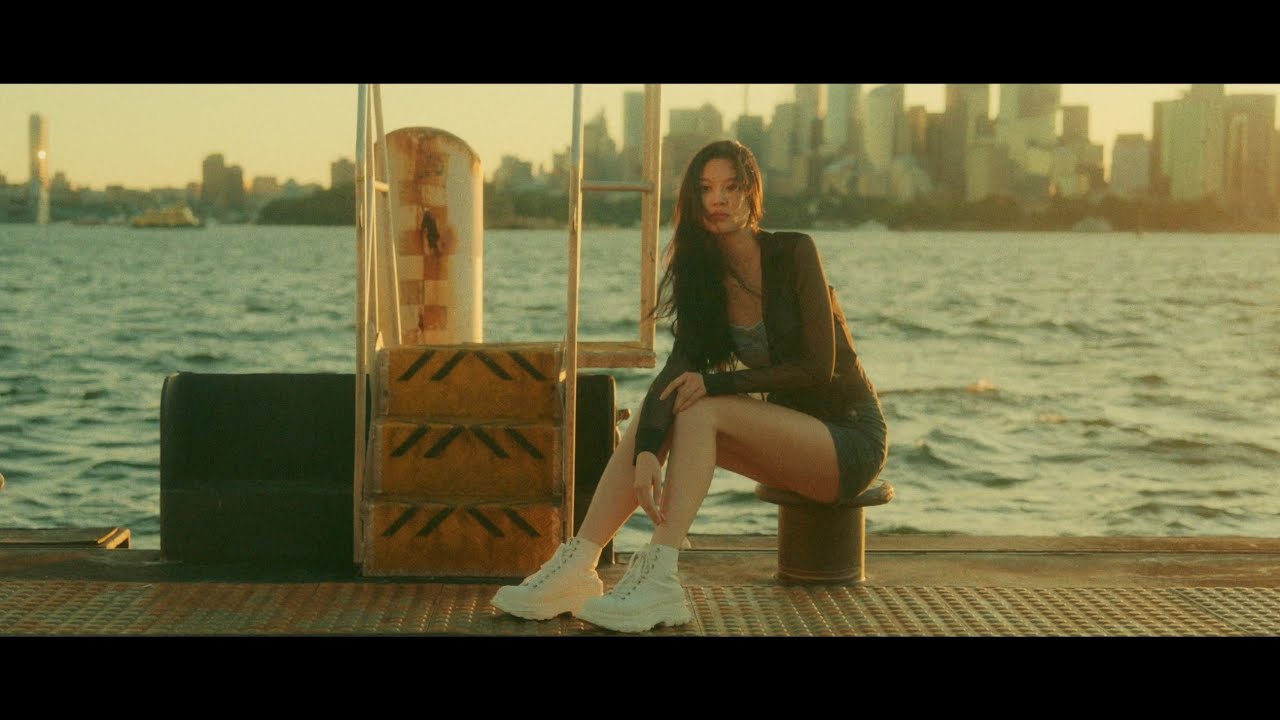 Sony FX3 Portrait video VIOLET