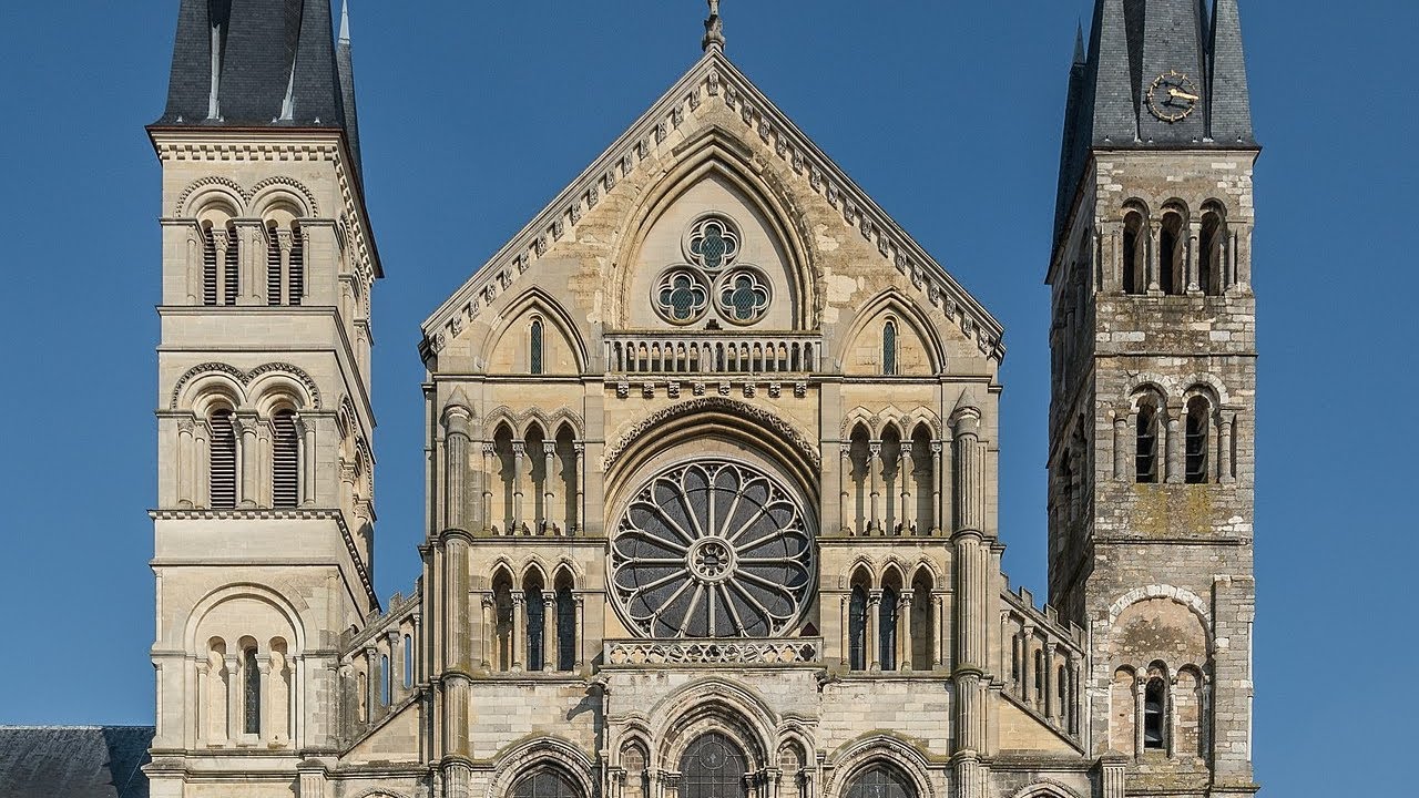 spectacle de lumi&egrave;re, Basilique Saint-Remi.