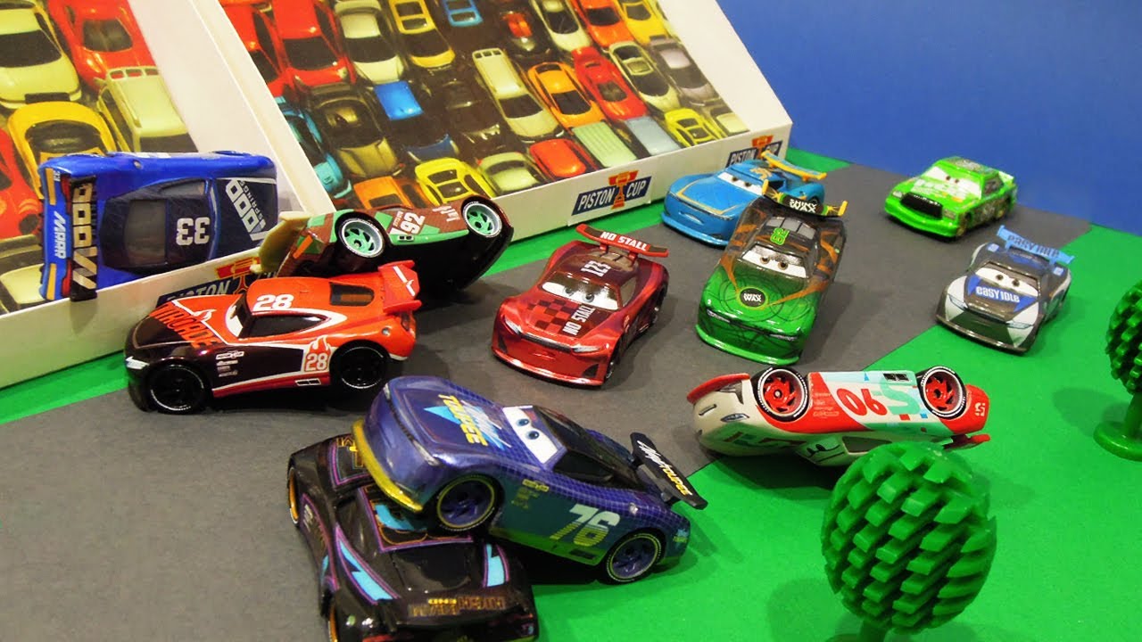 Disney Cars 3 : Piston Cup Crash! - StopMotion