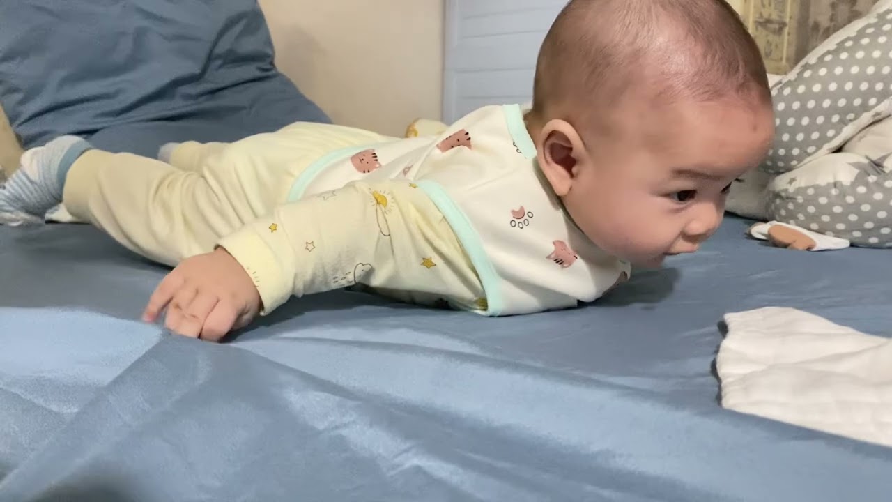 Chiếc em bé đi ngủ khuya 😁😁😁😁☺️😘