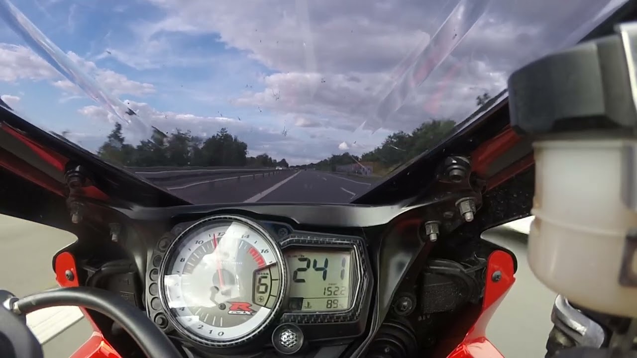 GSX-R 750 on unrestricted autobahn