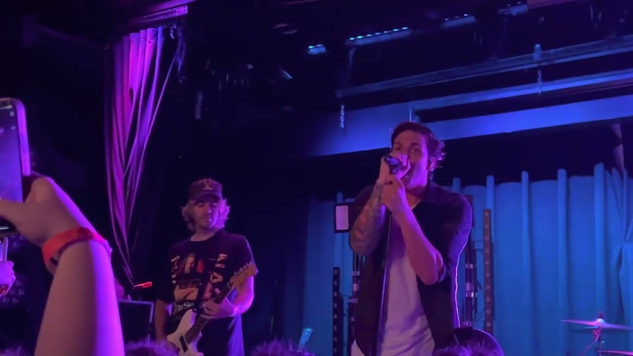 REAL FRIENDS “Sixteen” (Live In Orlando)