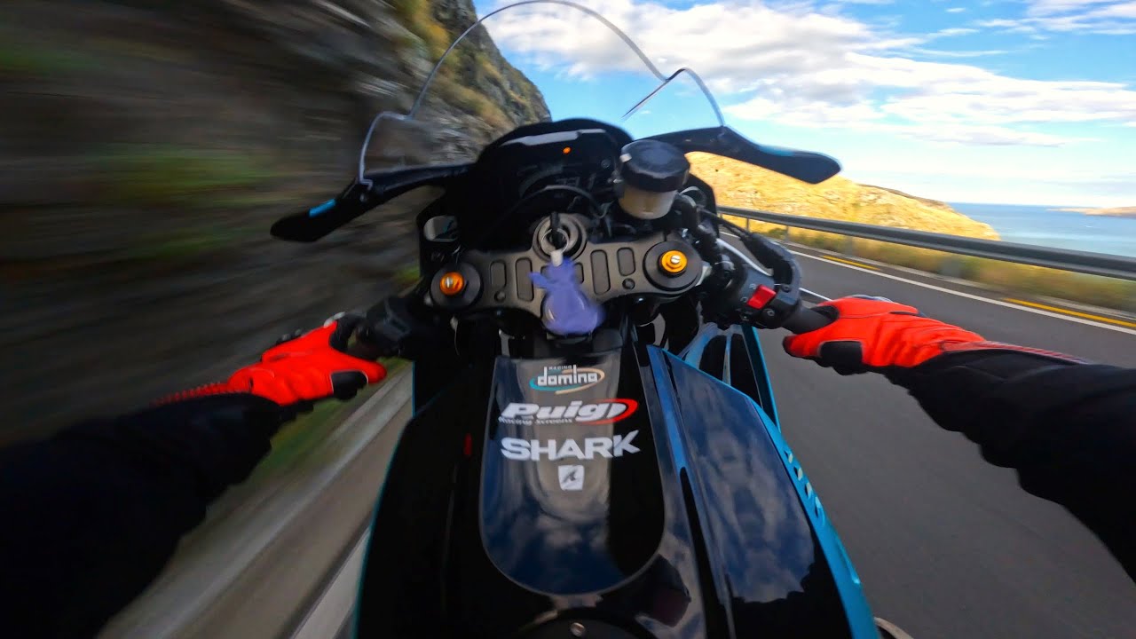 YAMAHA R7 Christmas Mayhem
