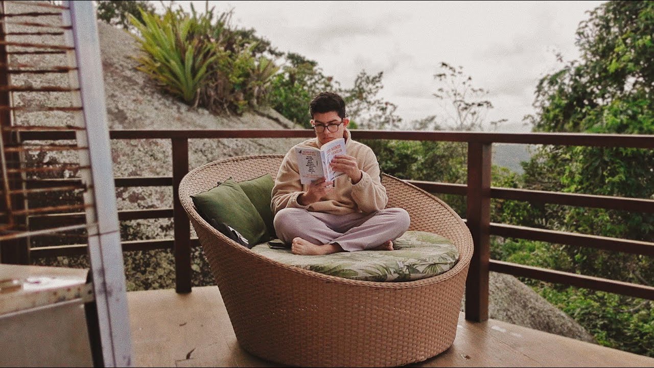 sozinho no meio do nada com um livro de suspense!