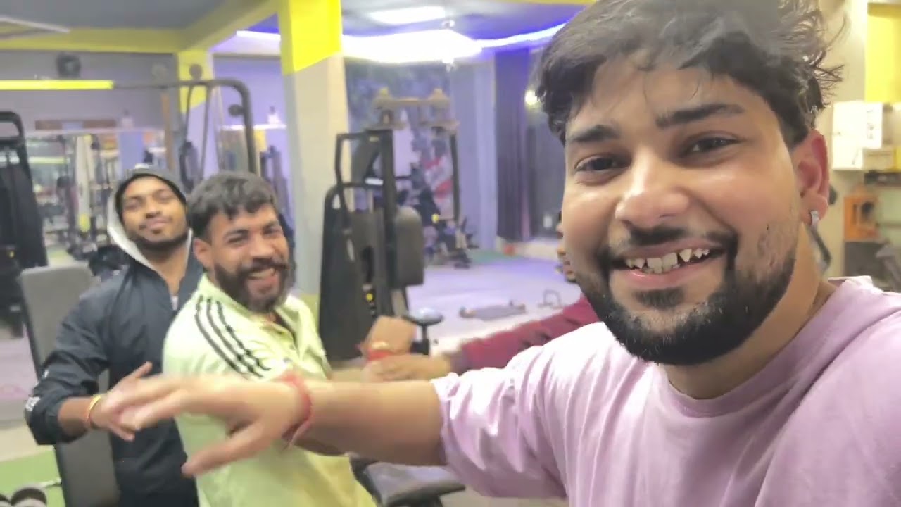 Sirf Exercise Karne Aaya Tha… Phir Gym Mein Jung Chhid Gayi 🥊