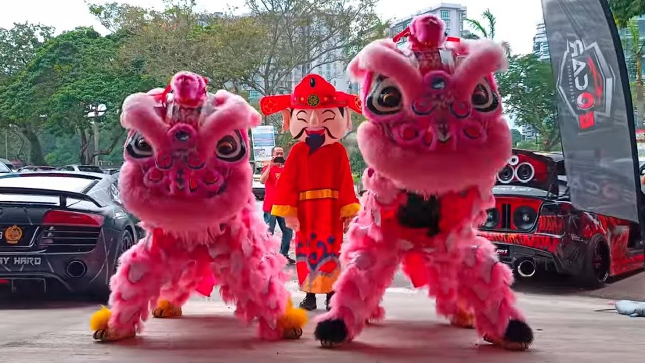 Traditional Lion Dance visit McLaren Shop with Choy San Yeh