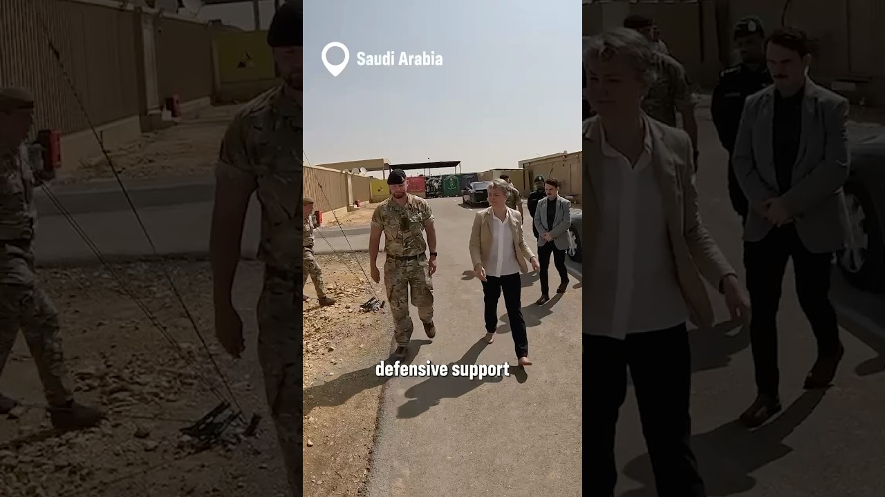 Foreign Secretary visits British troops in Saudi Arabia